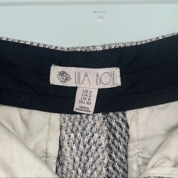 Lila Rose size 2 shorts - Picture 3 of 9